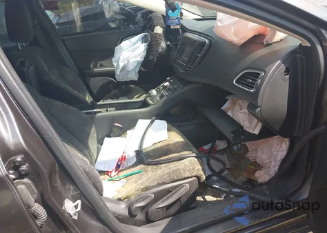 2015 Chrysler 200 Limited z USA, uszkodzony, nr VIN 1C3CCCAB9FN741270